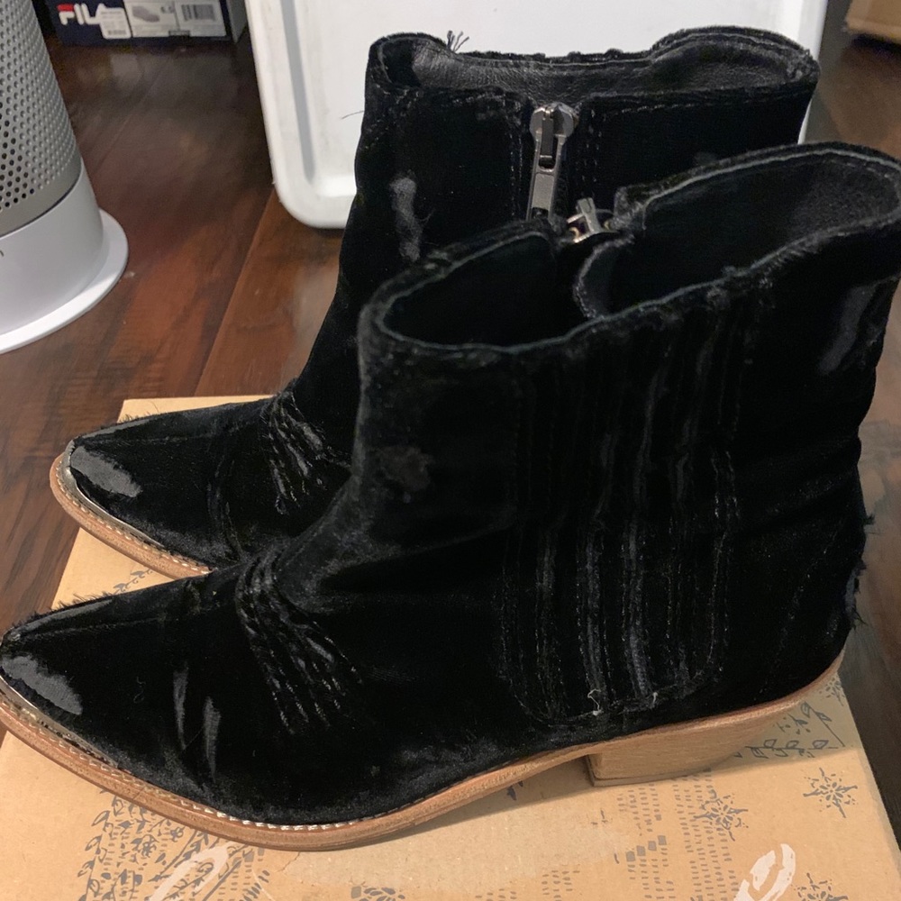Distressed cowboy 🤠 boots from Free People 🍀